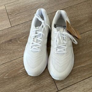 New Men’s ASICS - size 9 1/2